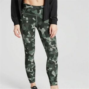 Athleta Lightening 7/8 tights Green Camo Leggings M